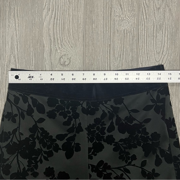 Liz Claiborne Career Black Pull On Pant w/ Raised Velvet Floral Pattern Sz Small - Picture 6 of 9